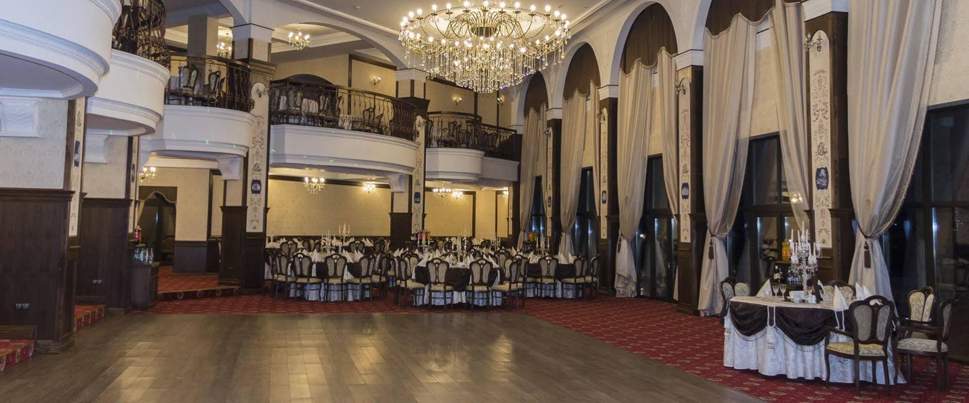 Hotel Pik Elegance Ploieşti Exteriér fotografie
