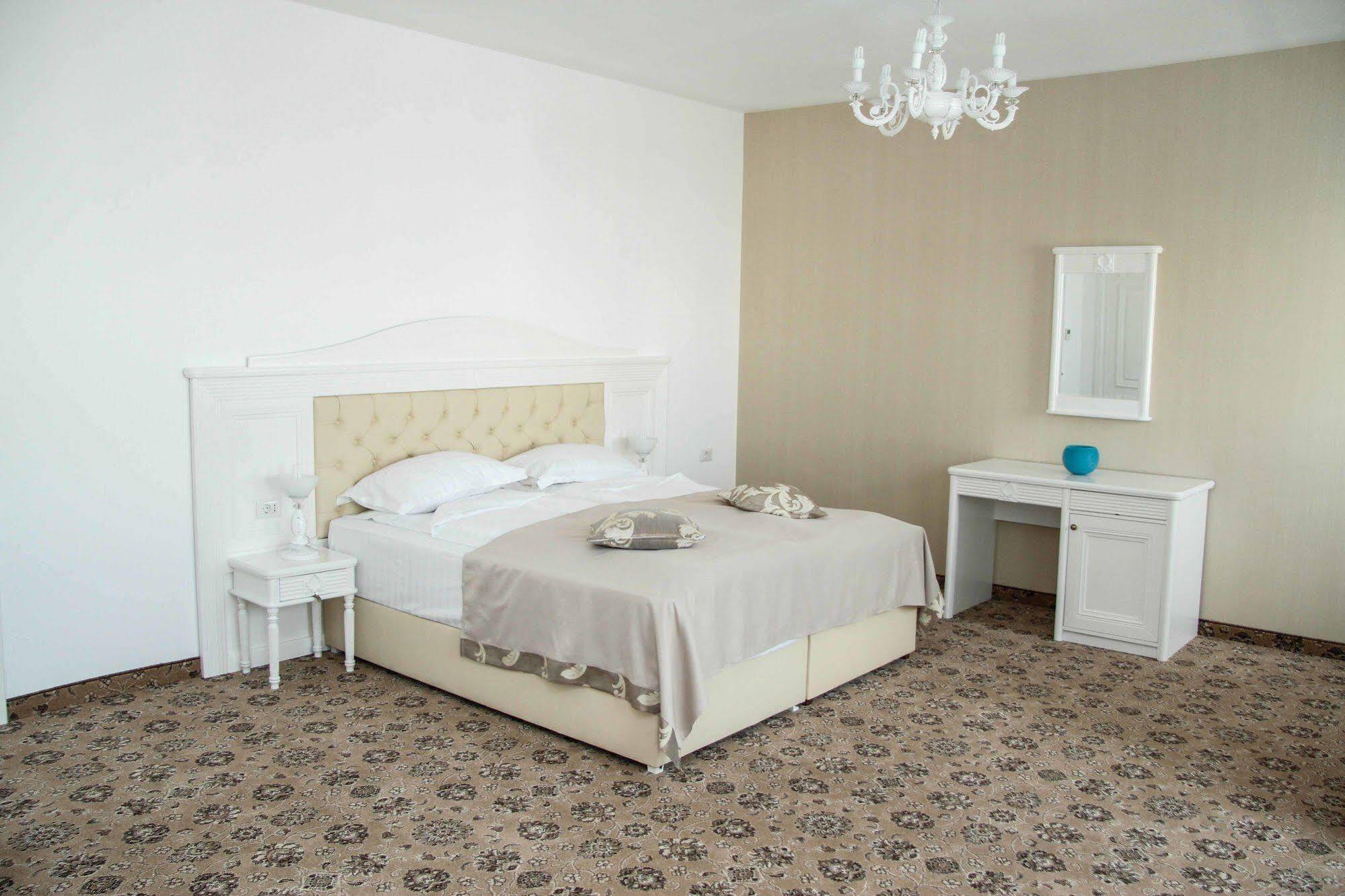 Hotel Pik Elegance Ploieşti Exteriér fotografie