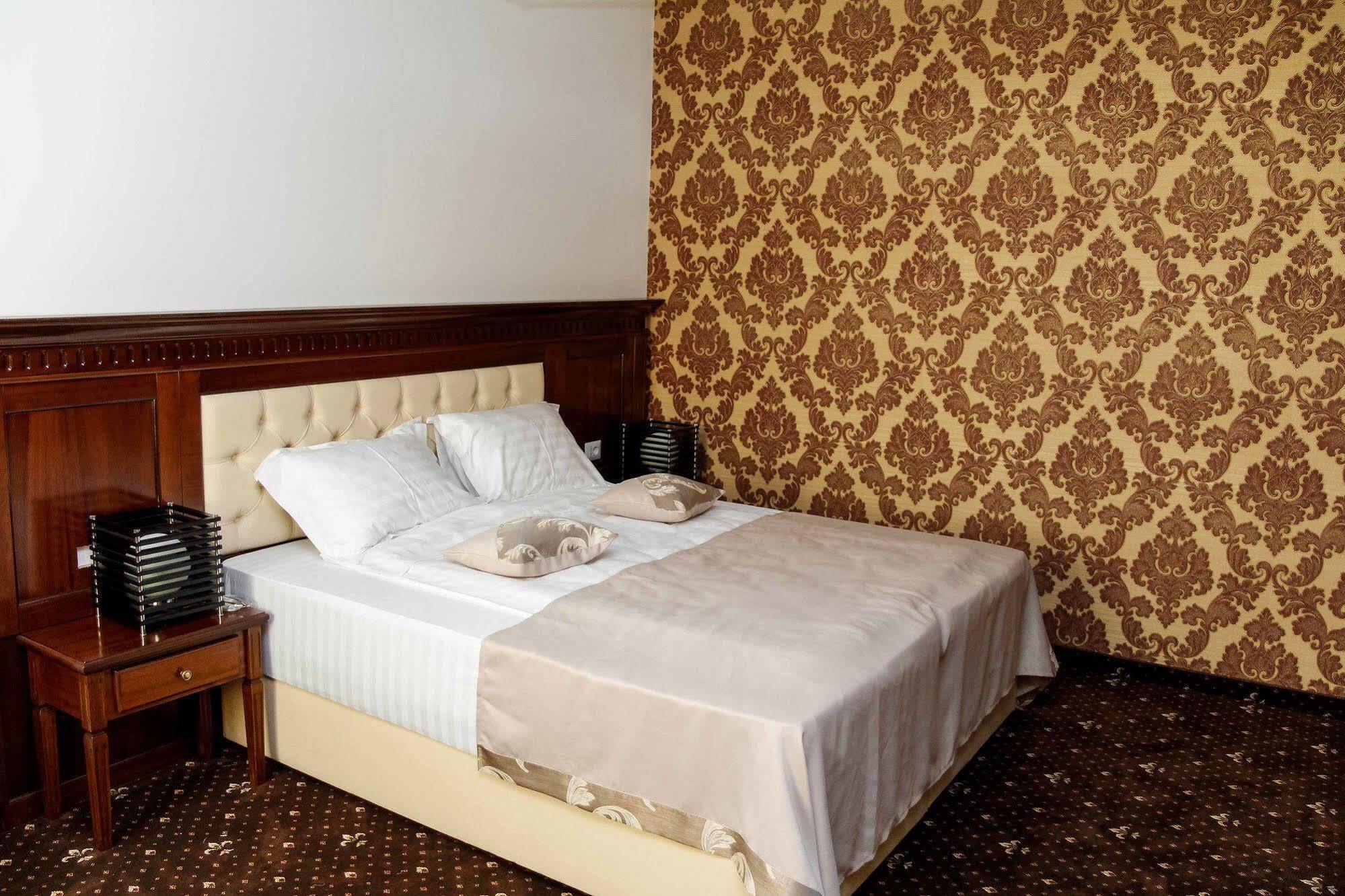 Hotel Pik Elegance Ploieşti Exteriér fotografie