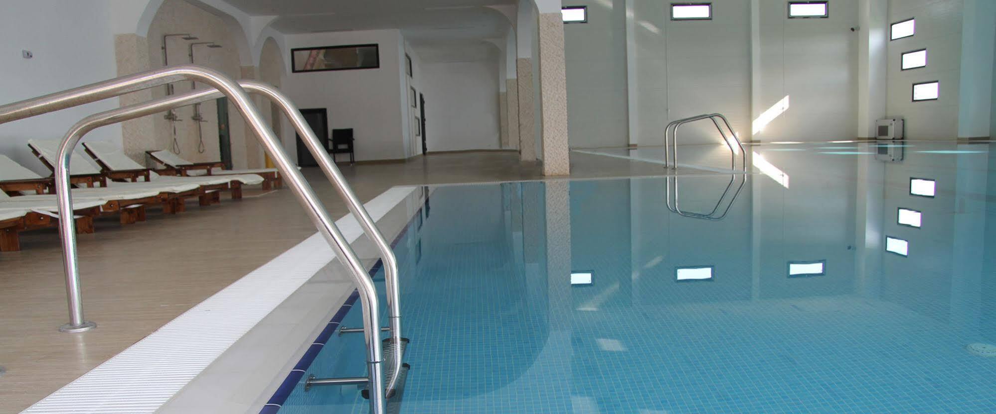 Hotel Pik Elegance Ploieşti Exteriér fotografie