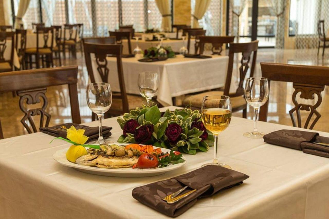 Hotel Pik Elegance Ploieşti Exteriér fotografie