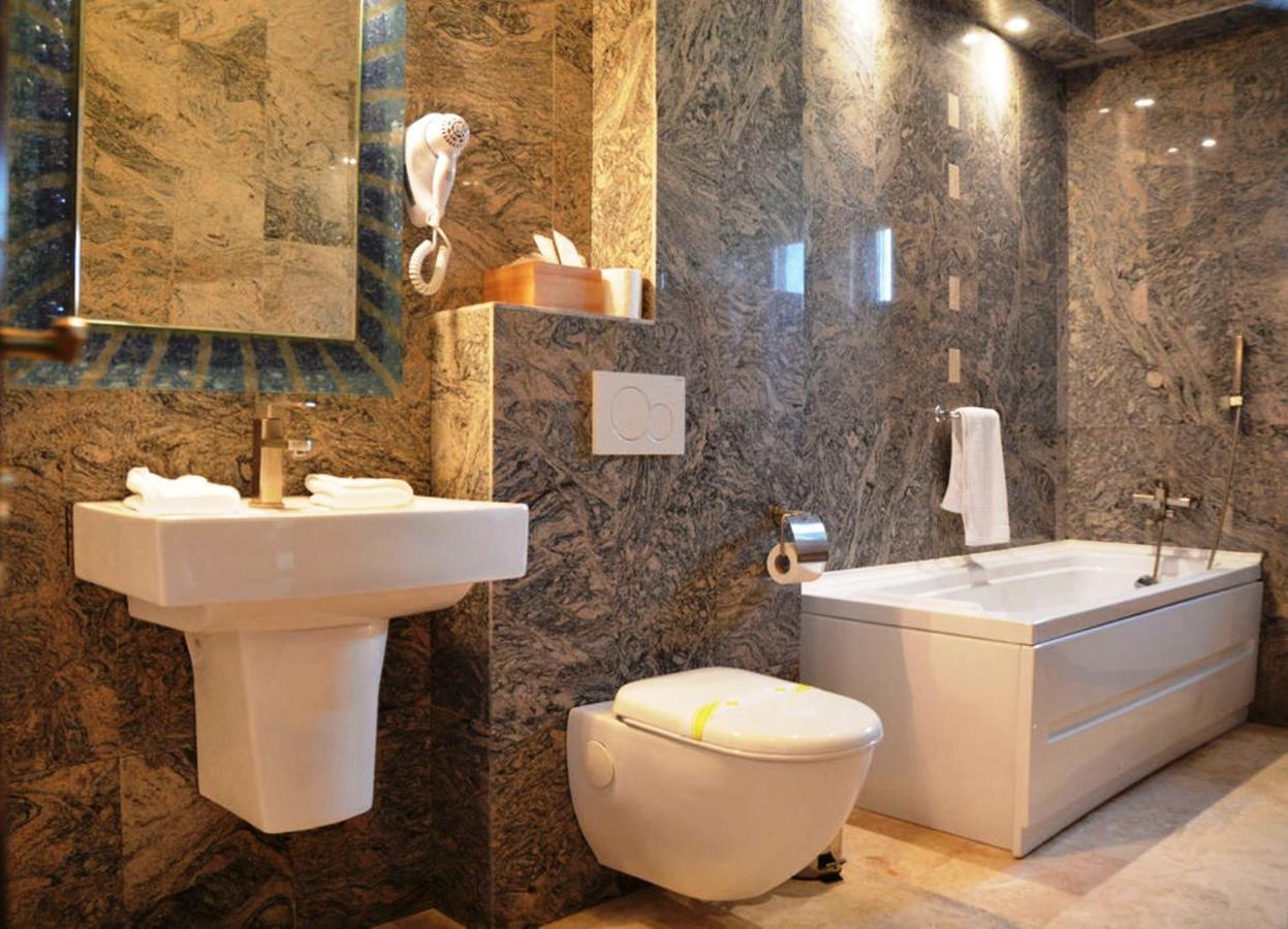 Hotel Pik Elegance Ploieşti Exteriér fotografie